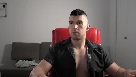 Snapshot of sandow_ chatting on June 4, 2026, 8:15 pm Sandow online show from June 4, 2026, 8:15 pm