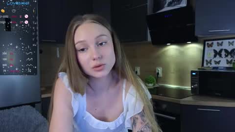 Sandra      Lillys Page    online show from February 23, 2025, 4:02 pm