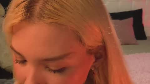 Sandy  online show from November 28, 2025, 2:14 am