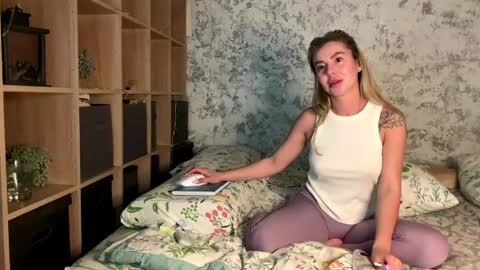 Sandy online show from April 27, 2026, 4:49 pm
