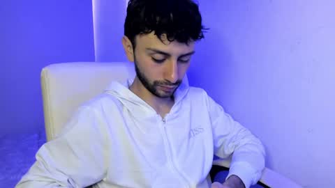 Snapshot of santi_mateo chatting on January 19, 2025, 4:04 pm Santi online show from January 19, 2025, 4:04 pm