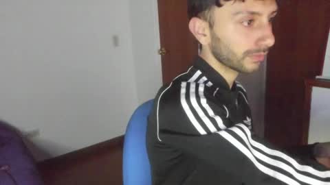 Snapshot of santi_mateo chatting on March 9, 2025, 4:05 am Santi online show from March 9, 2025, 4:05 am