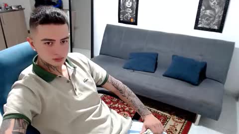 santi_ss online show from November 8, 2025, 4:07 pm