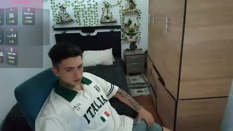santi_ss online show from April 23, 2026, 11:51 pm