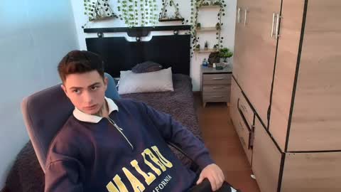 santi_ss online show from May 10, 2026, 2:11 pm
