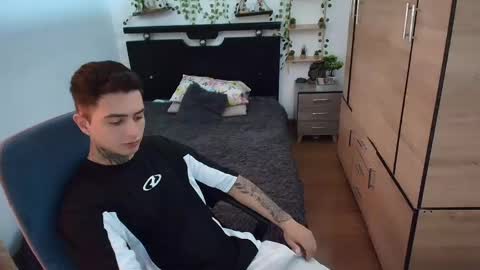 santi_ss online show from May 17, 2026, 2:13 pm