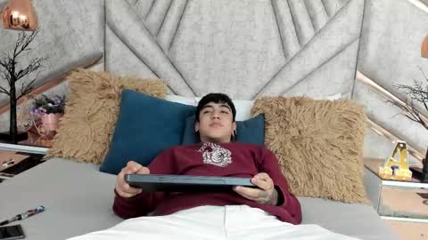 SantiAbader online show from November 18, 2025, 11:58 am