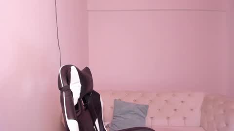 santiago_huntt online show from February 3, 2025, 3:27 pm