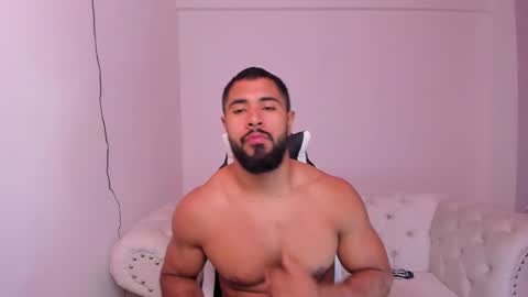 santiago_huntt online show from February 11, 2025, 12:16 pm