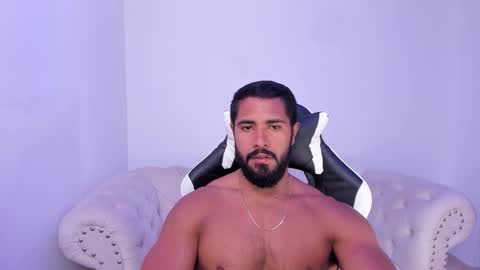 santiago_huntt online show from October 19, 2025, 3:56 pm