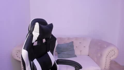 santiago_huntt online show from February 21, 2026, 12:50 pm