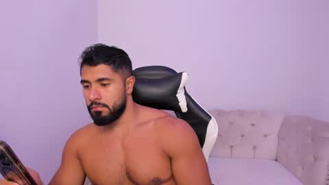 santiago_huntt online show from March 2, 2026, 7:54 pm