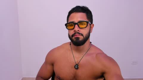 santiago_huntt online show from April 23, 2026, 8:22 pm