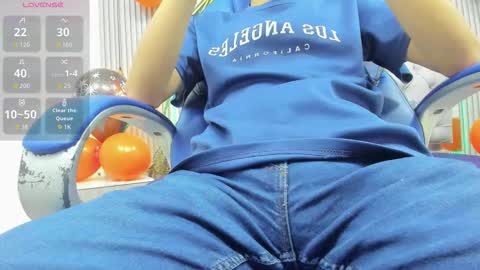 santiago_russo18 online show from November 3, 2025, 6:31 pm