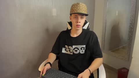 Julius Novachrono  online show from November 3, 2025, 11:33 am