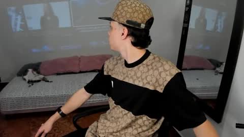 Julius Novachrono  online show from February 25, 2026, 5:39 am