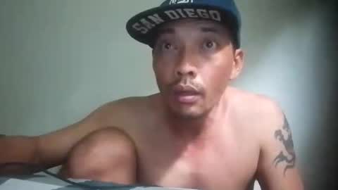 santichai561323 online show from November 18, 2025, 4:17 am