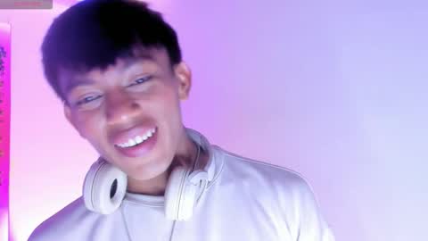 Santii online show from October 19, 2025, 1:23 pm