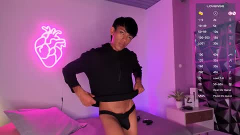 Santii online show from November 10, 2025, 11:26 pm