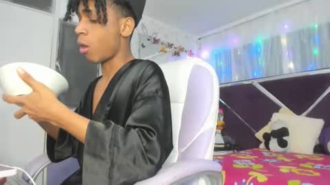 santy online show from November 11, 2025, 4:34 am