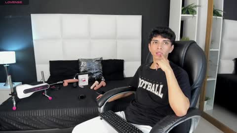 Santiago Carrington online show from December 5, 2024, 8:22 pm