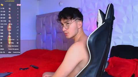 Snapshot of santyago_taylor chatting on December 10, 2024, 11:40 pm Santyago online show from December 10, 2024, 11:40 pm