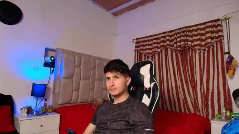 Snapshot of santyago_taylor chatting on December 14, 2024, 2:12 am Santyago online show from December 14, 2024, 2:12 am