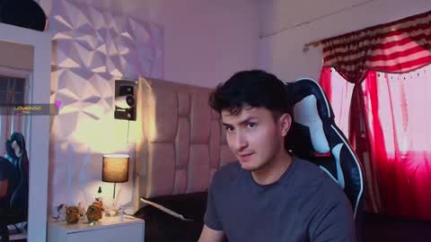 Snapshot of santyago_taylor chatting on January 1, 2025, 6:49 pm Santyago online show from January 1, 2025, 6:49 pm