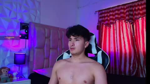 Snapshot of santyago_taylor chatting on January 18, 2025, 6:53 pm Santyago online show from January 18, 2025, 6:53 pm