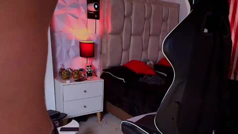 Snapshot of santyago_taylor chatting on February 13, 2025, 7:10 pm Santyago online show from February 13, 2025, 7:10 pm