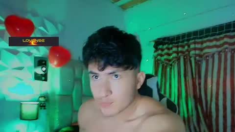 Snapshot of santyago_taylor chatting on February 26, 2025, 7:27 pm Santyago online show from February 26, 2025, 7:27 pm