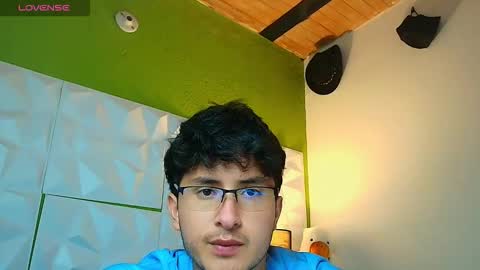 Snapshot of santyago_taylor chatting on September 15, 2025, 6:19 pm Santyago online show from September 15, 2025, 6:19 pm