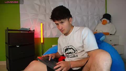 Snapshot of santyago_taylor chatting on October 6, 2025, 7:22 pm Santyago online show from October 6, 2025, 7:22 pm