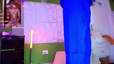 Snapshot of santyago_taylor chatting on October 30, 2025, 8:42 pm Santyago online show from October 30, 2025, 8:42 pm