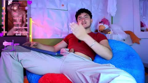 Snapshot of santyago_taylor chatting on October 31, 2025, 7:04 pm Santyago online show from October 31, 2025, 7:04 pm