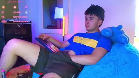 Snapshot of santyago_taylor chatting on November 19, 2025, 7:03 pm Santyago online show from November 19, 2025, 7:03 pm