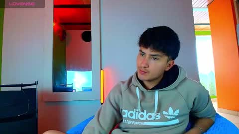 Snapshot of santyago_taylor chatting on November 26, 2025, 7:04 pm Santyago online show from November 26, 2025, 7:04 pm