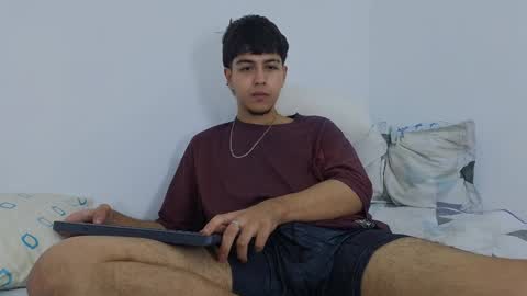 Snapshot of santybig18 chatting on December 6, 2024, 1:51 am santybig18 online show from December 6, 2024, 1:51 am