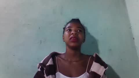 sanyah0123 online show from November 17, 2025, 4:07 am