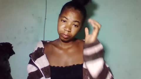 sanyah0123 online show from January 12, 2026, 2:17 am