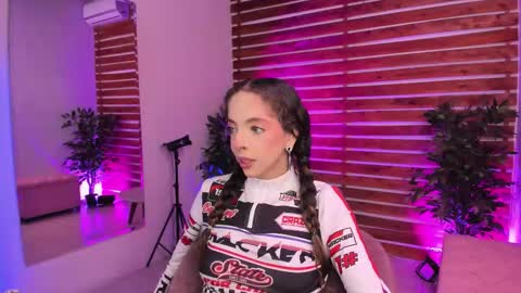 Valerin online show from November 28, 2025, 1:30 am