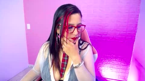 Snapshot of sara1126_ chatting on October 15, 2025, 5:18 am Sara online show from October 15, 2025, 5:18 am