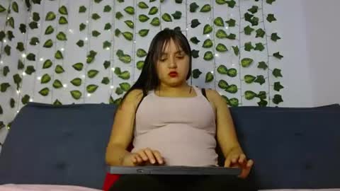 Snapshot of sara_blue22 chatting on June 10, 2026, 12:26 pm Sara online show from June 10, 2026, 12:26 pm