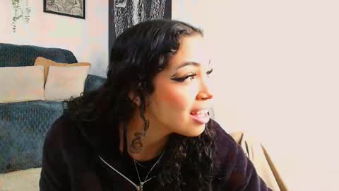 Sara Jhonson  online show from December 2, 2025, 12:54 pm