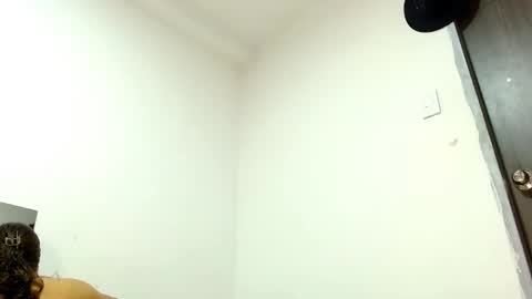 sara_johnson__ online show from November 6, 2025, 1:39 am