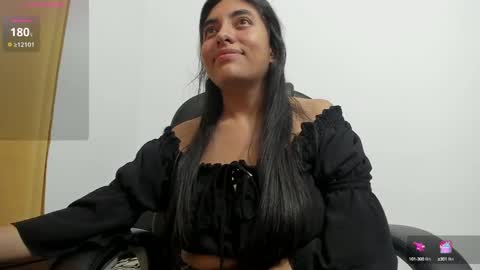 sara_len online show from October 4, 2025, 5:22 pm
