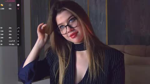 Sara online show from October 6, 2025, 4:15 pm