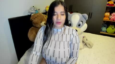 sarah  LIZCANO....... online show from November 20, 2025, 9:42 am