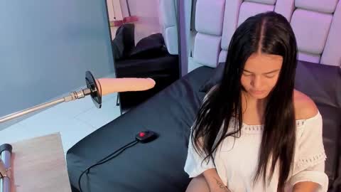 Sara  online show from November 16, 2025, 11:27 am