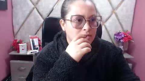 sara_thonson_ online show from February 17, 2026, 2:52 am